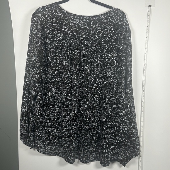 Torrid Black/White Polka Dot Pintuck Button-Front V-Neck Blouse Women’s 3X - Picture 7 of 12